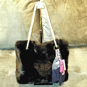 NWT LOUENHIDE VINTAGE BLACK FAUX FUR TOTE BAG WITH FAUX PEARL HANDLES & SCARF